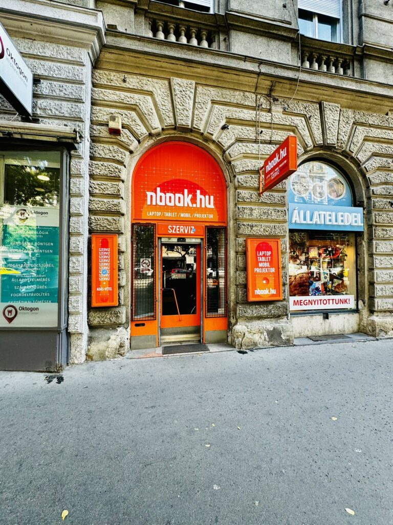 Nbook.hu üzlet bejárata Budapesten